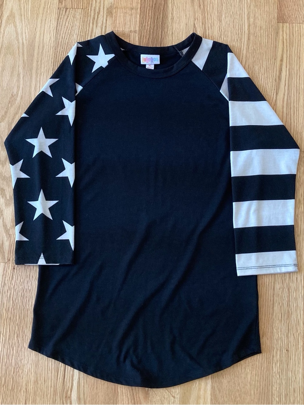 LULAROE Randy Baseball Tee Sz XS Black & White Star-Stripe Raglan Shirt